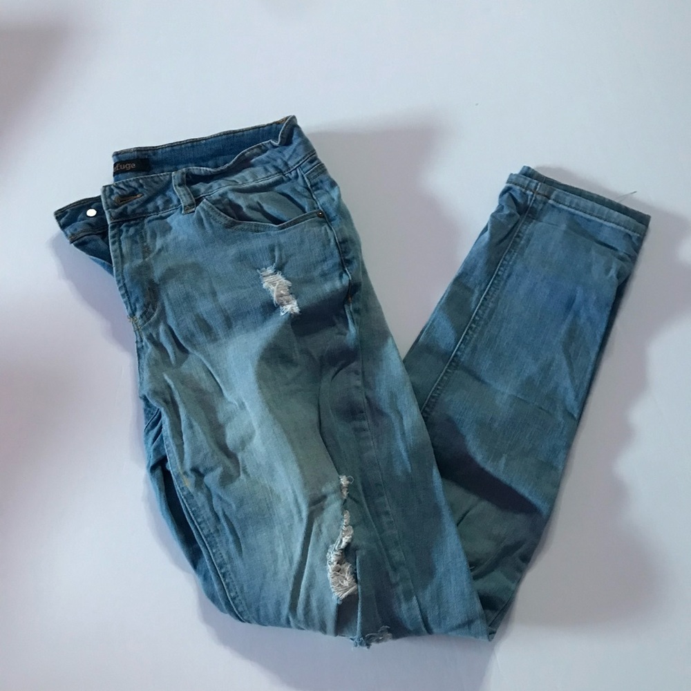 Refuge brand distressed skinny jeans size 8